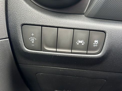 Used 2019 Hyundai Kona SE FWD image 18