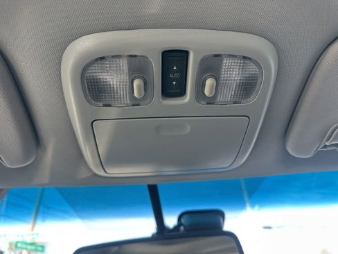 Used 2012 Lincoln MKZ image 27