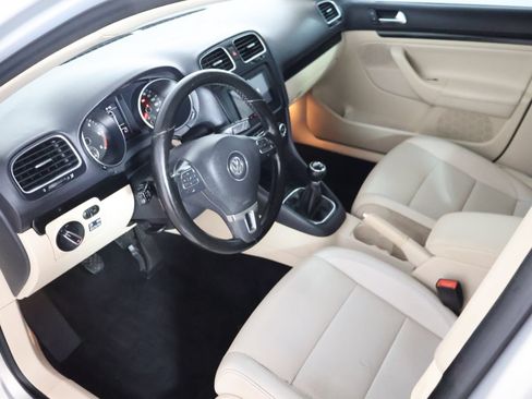 Used 2010 Volkswagen Jetta TDI FWD image 24