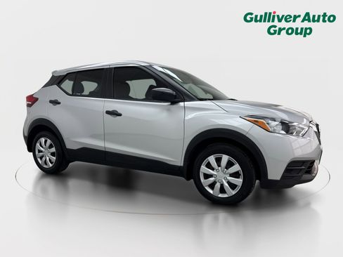 Used 2020 Nissan Kicks S FWD image 12