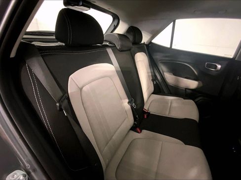 Used 2025 Hyundai Venue SEL FWD image 24