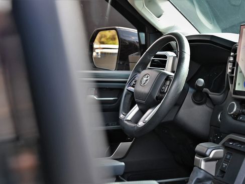 Used 2022 Toyota Tundra Limited image 17