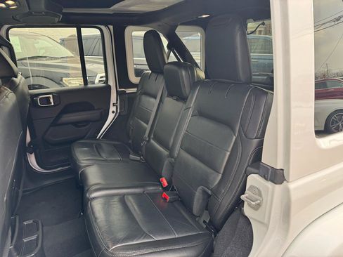 Used 2020 Jeep Wrangler Unlimited Sahara AWD/4WD image 15