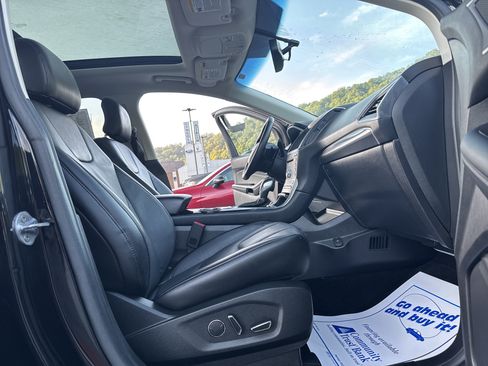 Used 2018 Ford Edge Titanium w/ Technology Package AWD/4WD image 23