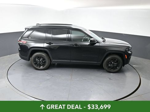 Used 2025 Jeep Grand Cherokee Altitude AWD/4WD image 44