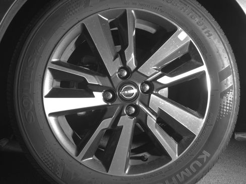 Used 2025 Nissan Versa SV FWD image 12