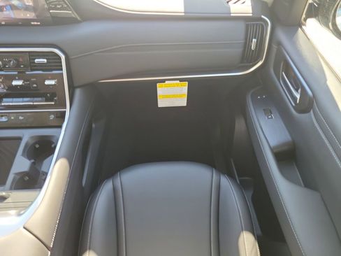 New 2026 Nissan Armada SV image 19