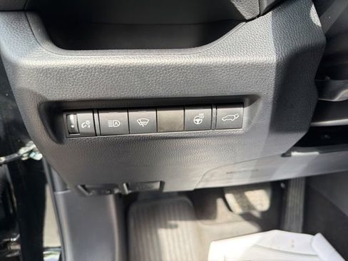 Used 2022 Toyota RAV4 XLE Premium AWD/4WD image 27