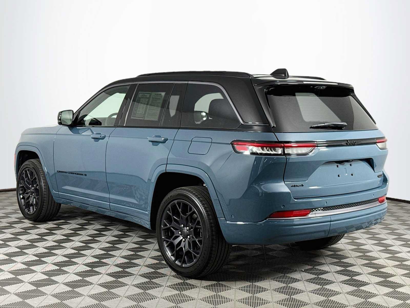 Used 2026 Jeep Grand Cherokee Summit w/ Obsidian Package AWD/4WD image 7