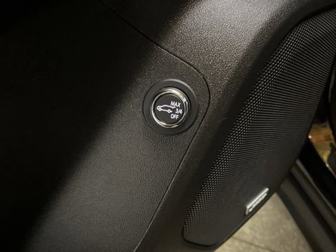 Used 2023 GMC Acadia SLT w/ Preferred Package image 35