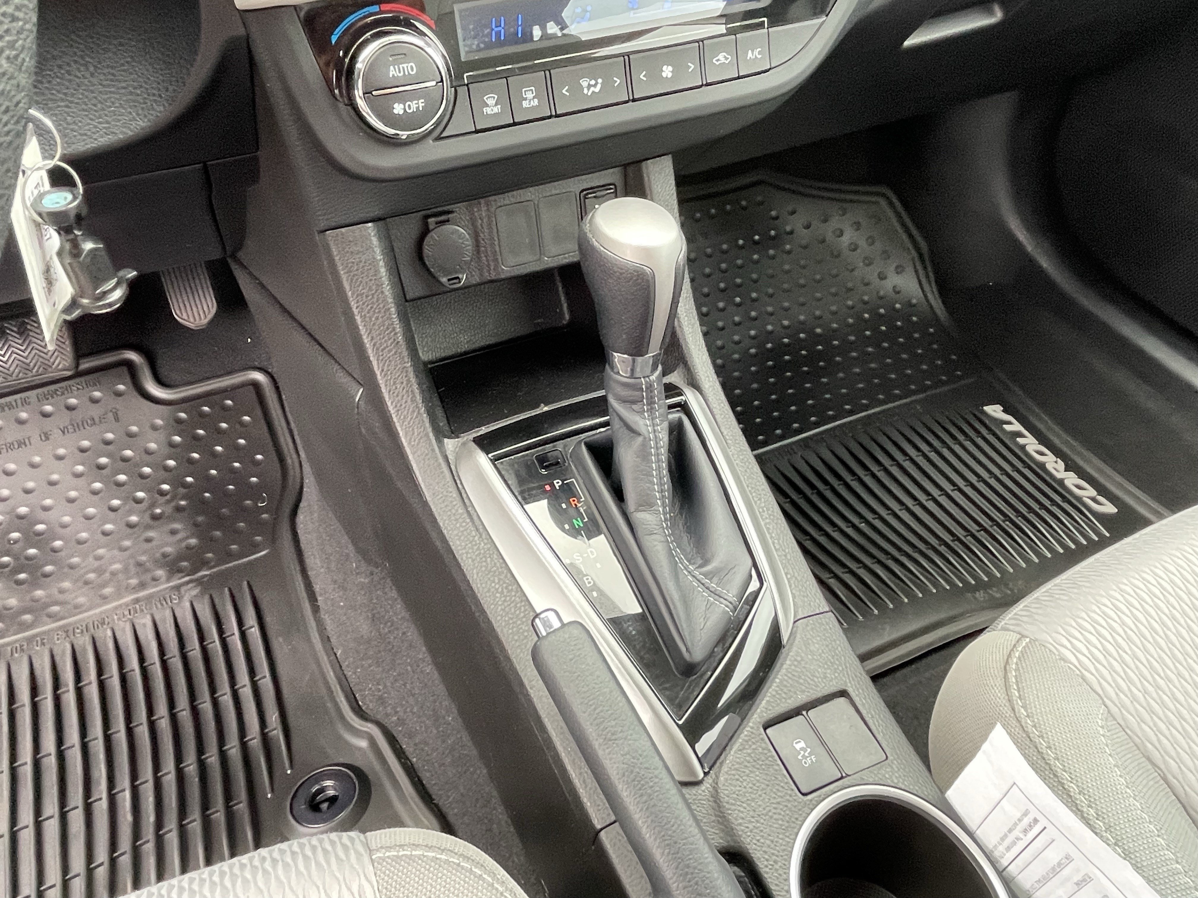 Used 2015 Toyota Corolla LE FWD image 24