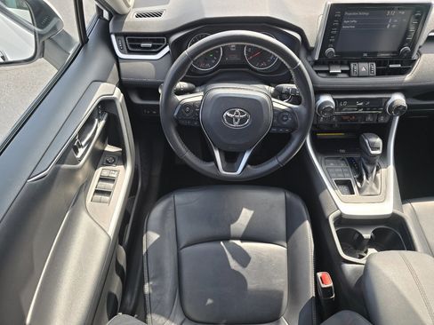 Used 2020 Toyota RAV4 XLE Premium image 33