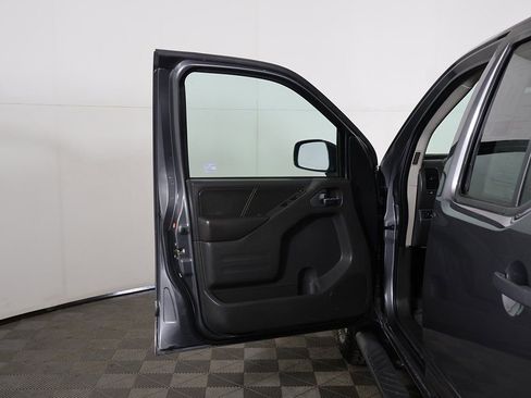 Used 2021 Nissan Frontier PRO-4X w/ Pro-4x Utility Package AWD/4WD image 18