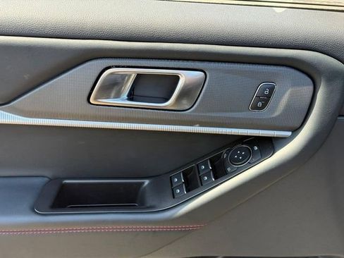Used 2025 Ford Explorer ST-Line w/ ST-Line Street Pack AWD/4WD image 16