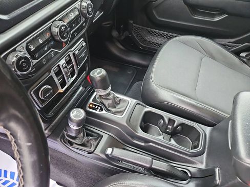 Used 2020 Jeep Wrangler Unlimited Sport AWD/4WD image 23