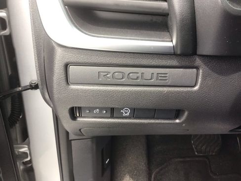 Used 2025 Nissan Rogue S FWD image 14