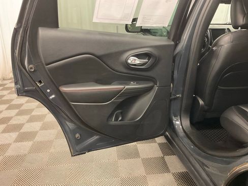 Used 2016 Jeep Cherokee Trailhawk w/ Comfort/Convenience Group AWD/4WD image 24