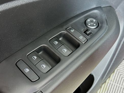 New 2025 Hyundai Venue SEL image 17