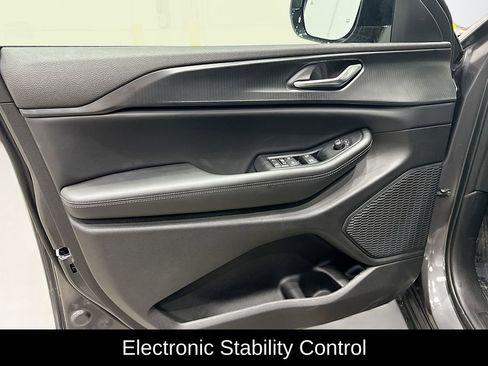 New 2025 Jeep Grand Cherokee Altitude image 15