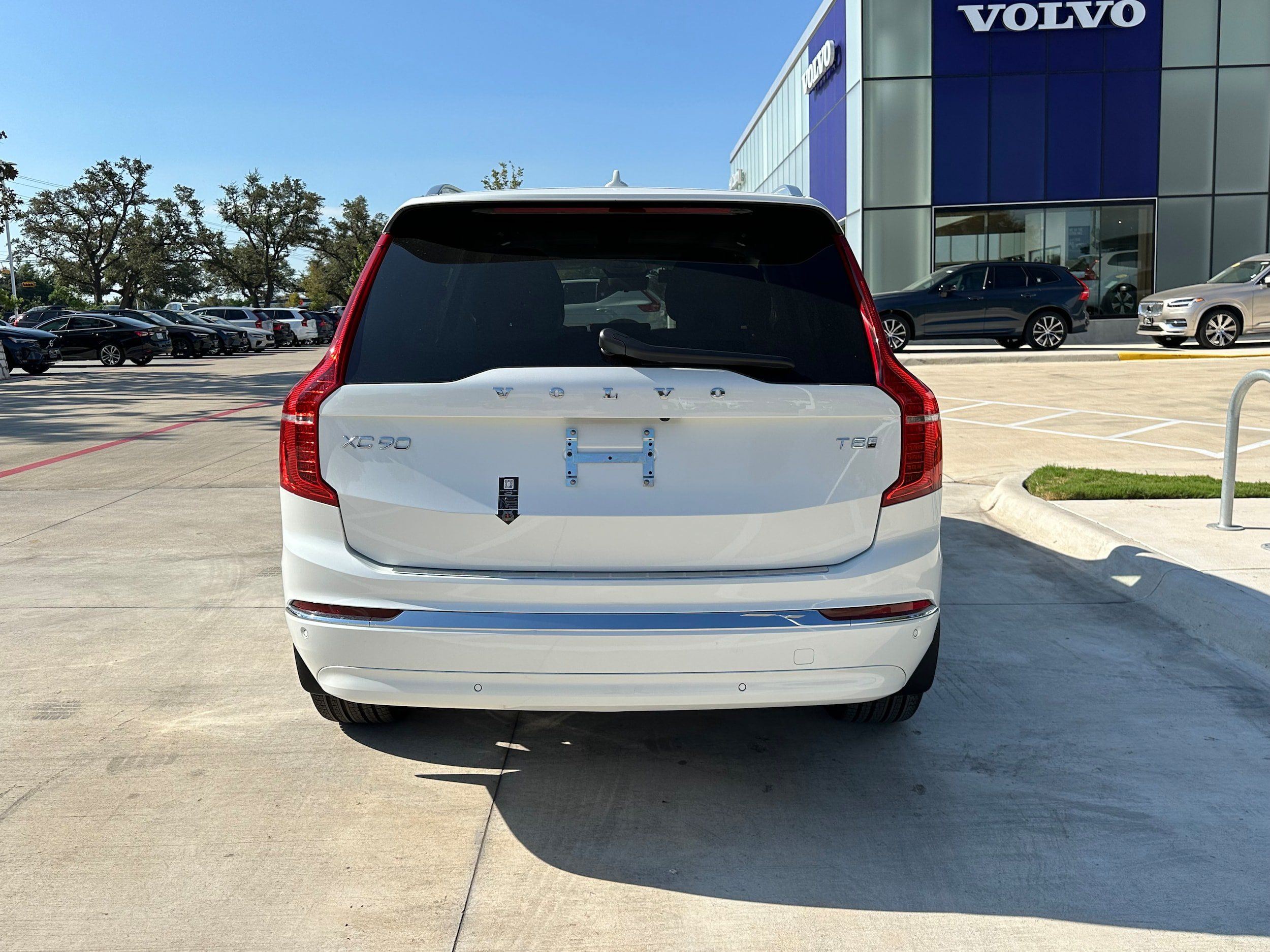 Used 2025 Volvo XC90 T8 Plus w/ Protection Package Premier AWD/4WD image 5