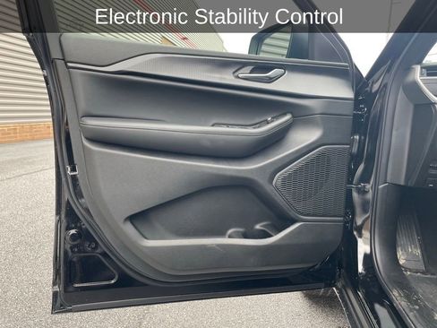 New 2025 Jeep Grand Cherokee Laredo X w/ Luxury Tech Group I image 11