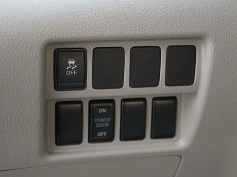 Used 2015 Nissan Quest SV image 8