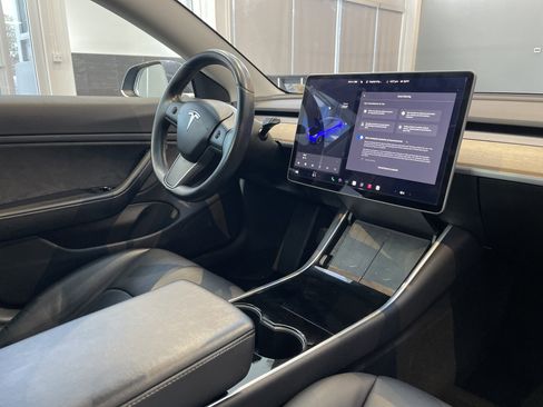 Used 2018 Tesla Model 3 Long Range image 33