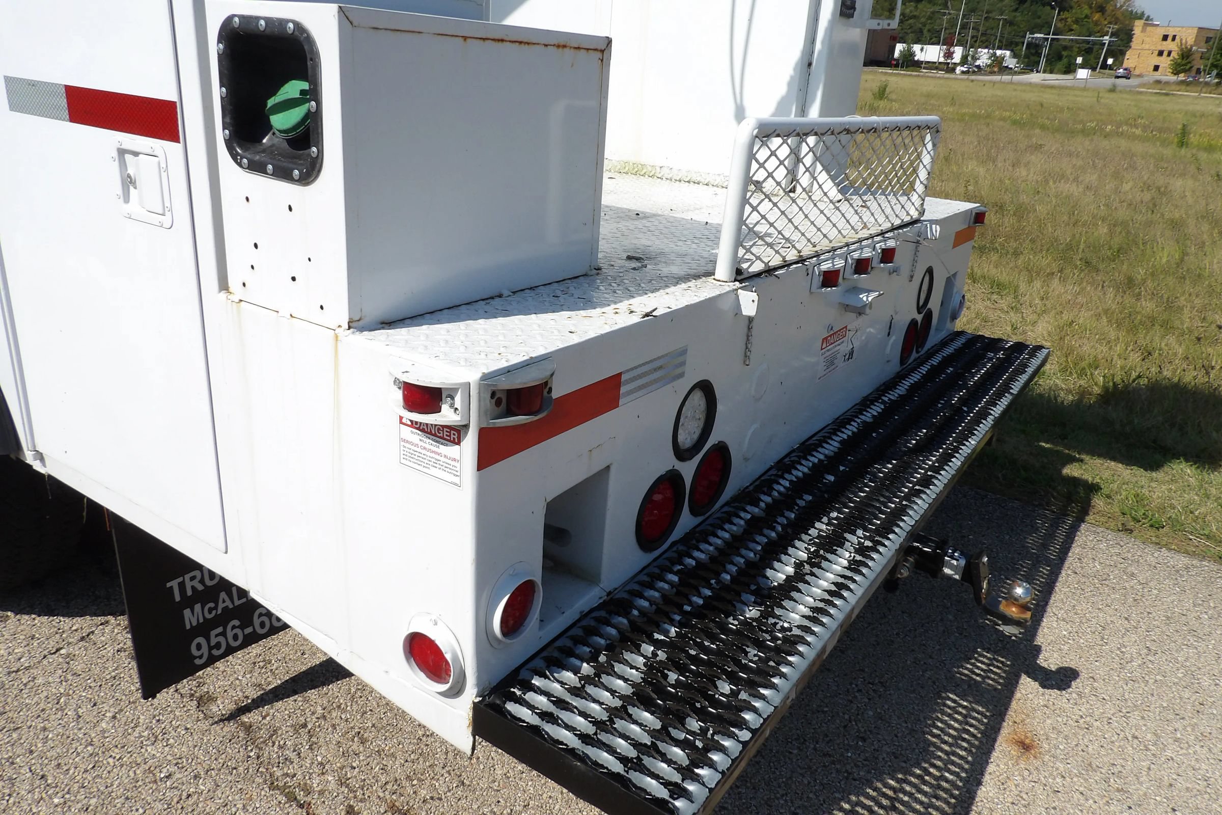 Used 2007 Ford F550 2WD Regular Cab Super Duty image 16