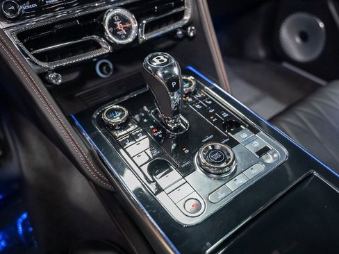 Used 2023 Bentley Flying Spur Azure image 53