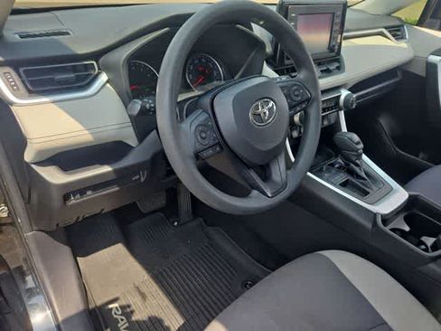 Used 2019 Toyota RAV4 XLE w/ Convenience Package FWD image 10