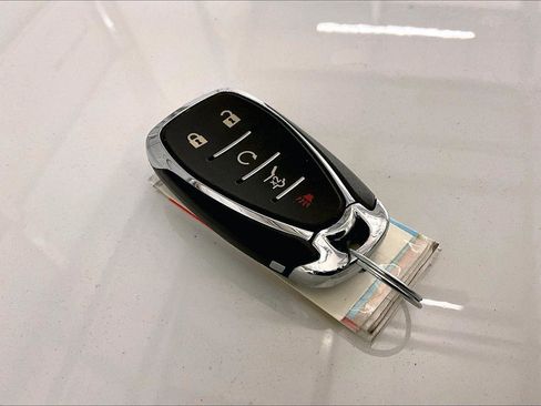 Used 2023 Chevrolet TrailBlazer RS w/ Sun and Liftgate Package image 9