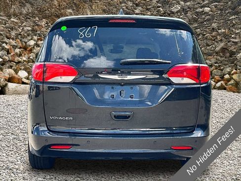 Used 2022 Chrysler Voyager LX FWD image 4