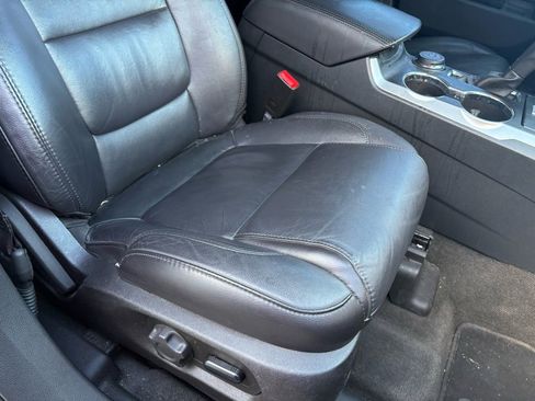 Used 2015 Ford Explorer XLT w/ Equipment Group 202B image 27