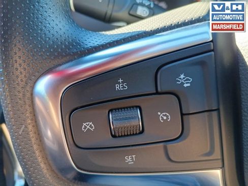 Used 2025 Chevrolet Blazer LT AWD/4WD image 3