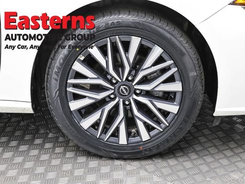 Used 2025 Nissan Altima 2.5 SV FWD image 31