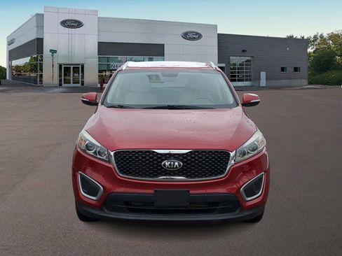 Used 2017 Kia Sorento LX w/ LX Convenience Package image 3