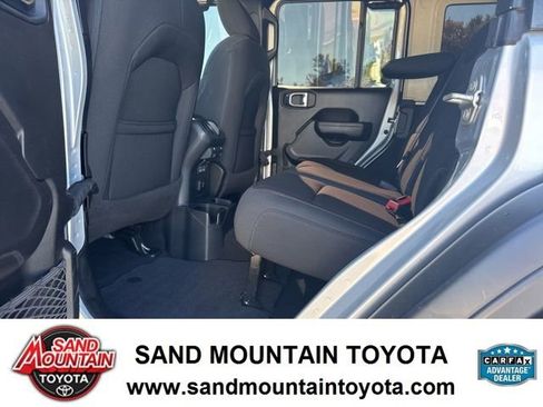 Used 2023 Jeep Wrangler Rubicon image 13