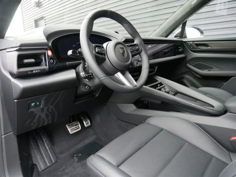 New 2025 Porsche Macan Turbo Electric image 4