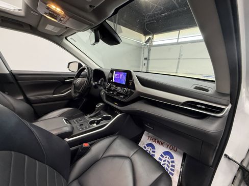 Used 2024 Toyota Highlander XLE image 24