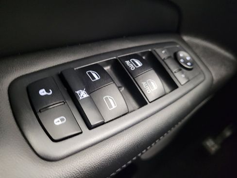Used 2019 Jeep Grand Cherokee Limited AWD/4WD image 27