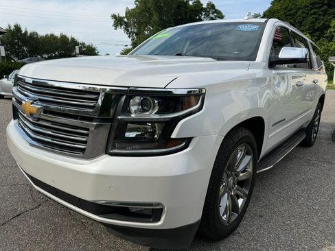 Used 2017 Chevrolet Suburban Premier AWD/4WD image 2