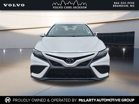 Used 2024 Toyota Camry SE image 2