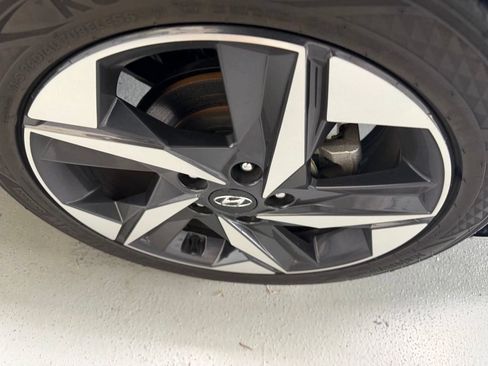 Used 2023 Hyundai Elantra Limited FWD image 9