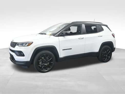 Used 2023 Jeep Compass Altitude image 2