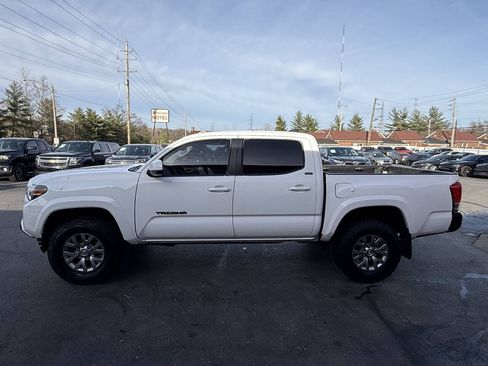 Used 2017 Toyota Tacoma SR5 w/ Exterior Package AWD/4WD image 2