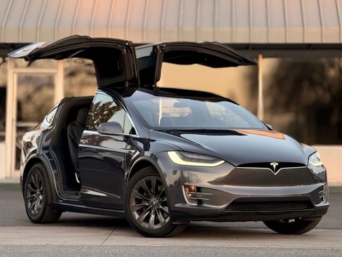 Used 2018 Tesla Model X 100D image 2