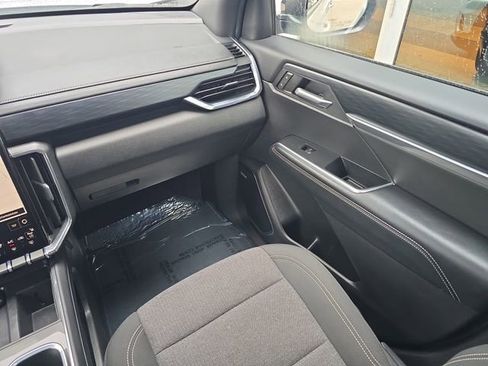 Certified 2025 GMC Acadia Elevation FWD image 14