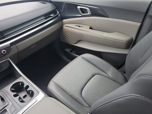New 2027 Kia Carnival FWD image 15