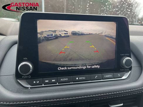 Used 2023 Nissan Rogue SV image 49