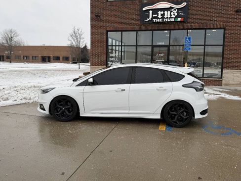 Used 2016 Ford Focus ST w/ Equipment Group 401A image 10